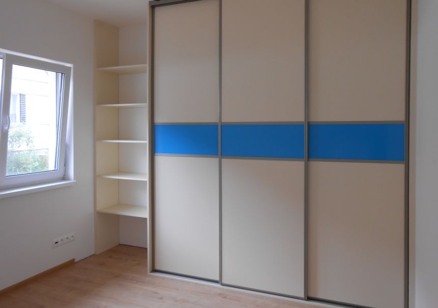 Vstavané skrine doornet-fototapety-Biela soft / modrá UNI+knižnica